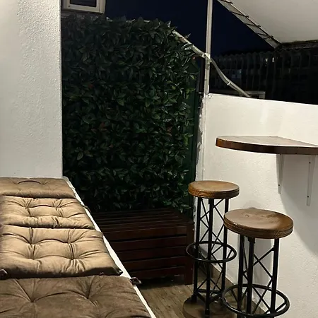 Daire Cozy Wood Studio With Sky Bar And Free Minibar