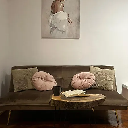 Διαμέρισμα Cozy Wood Studio With Sky Bar And Free Minibar Βουκουρέστι