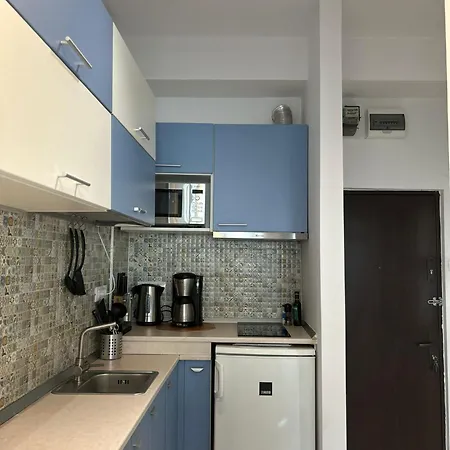 Cozy Wood Studio With Sky Bar And Free Minibar Διαμέρισμα