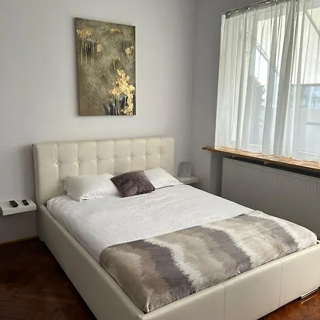 Διαμέρισμα Cozy Wood Studio With Sky Bar And Free Minibar Βουκουρέστι